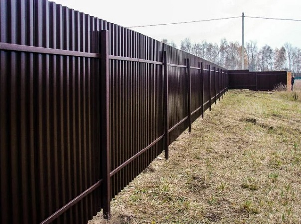 Забор без фундамента фото